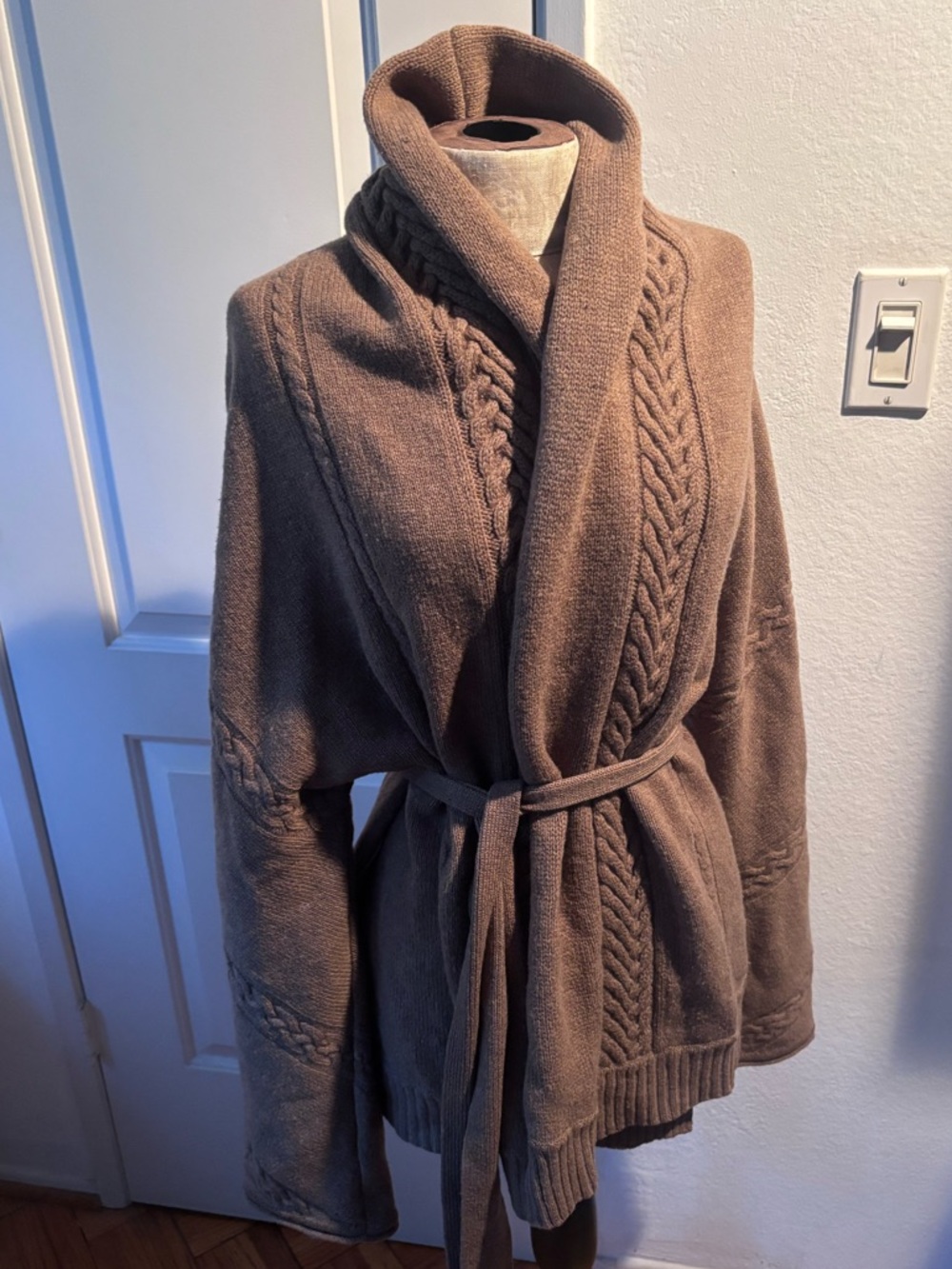 BCBG Tie waist cardigan, super light